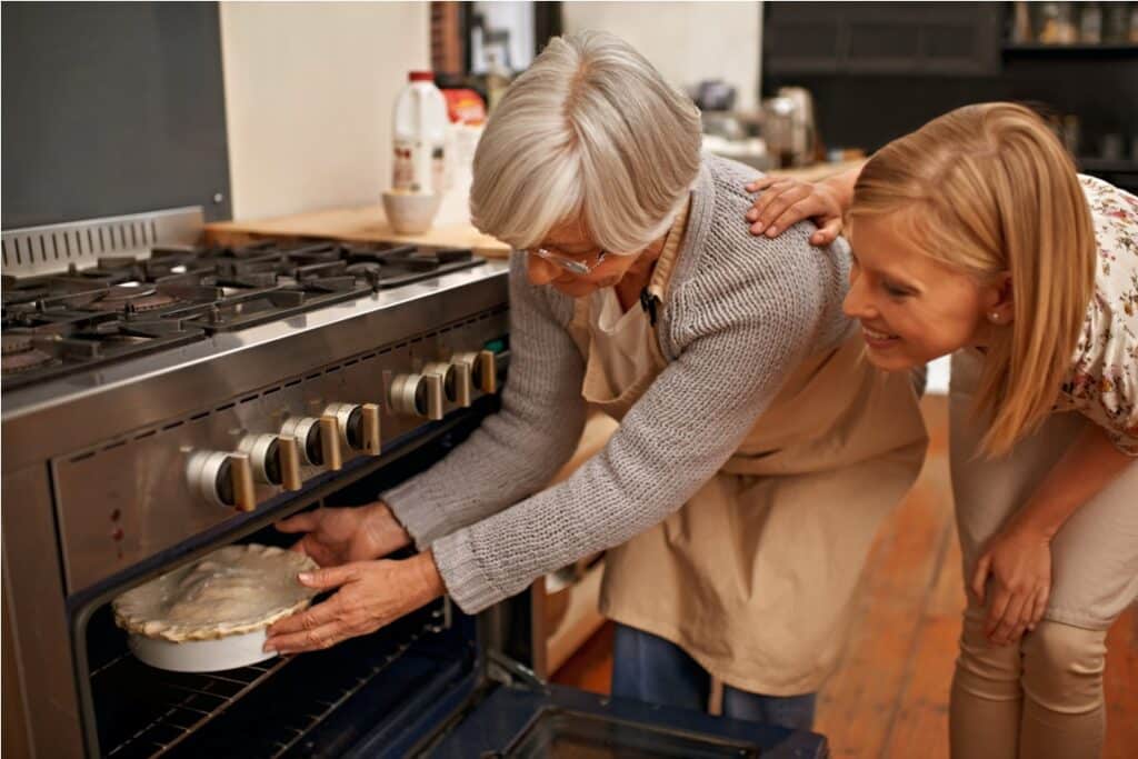 into the oven shot of a beautiful young woman lea 2023 11 27 05 23 44 utc