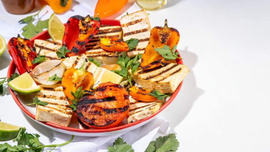 bowl de légumes rôtis et tofu