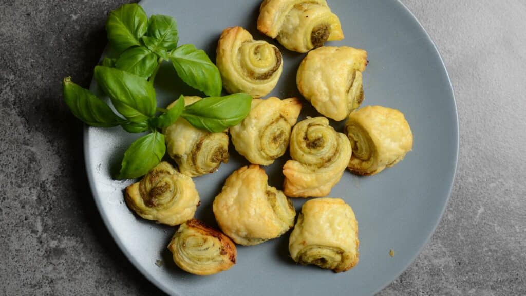 petits feuilletés au pesto