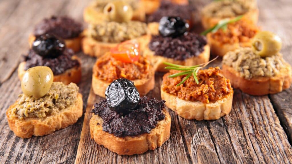 tapenade d'olives sur crostinis (1)
