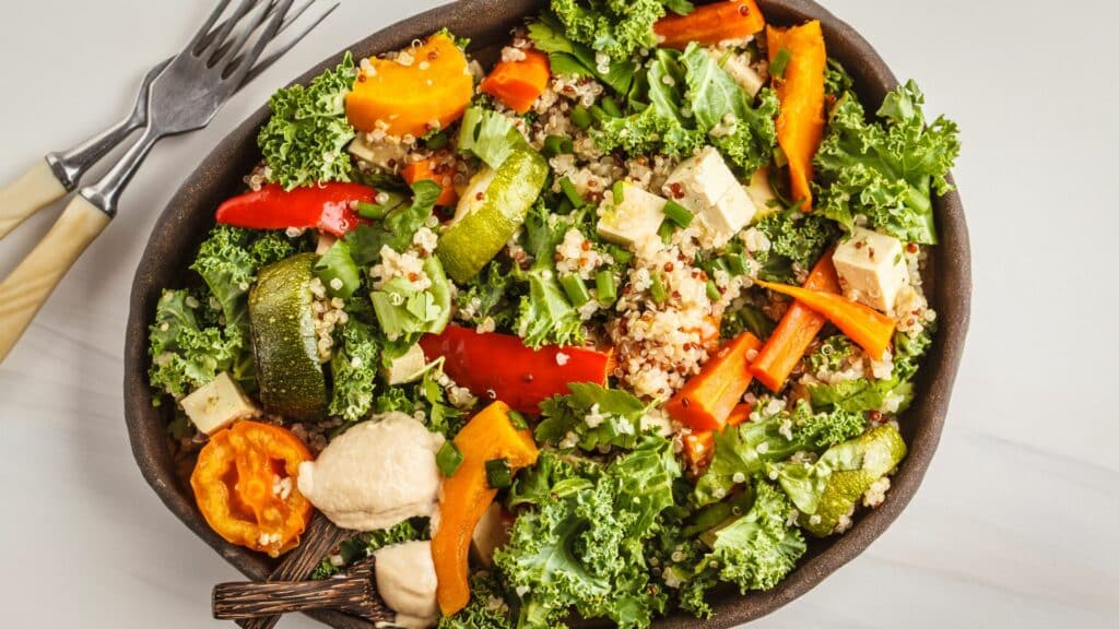 tofu grillé légumes rôtis et quinoa