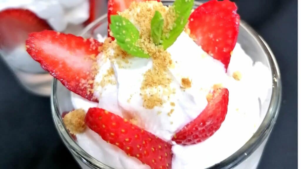 verrines fraises et chantilly