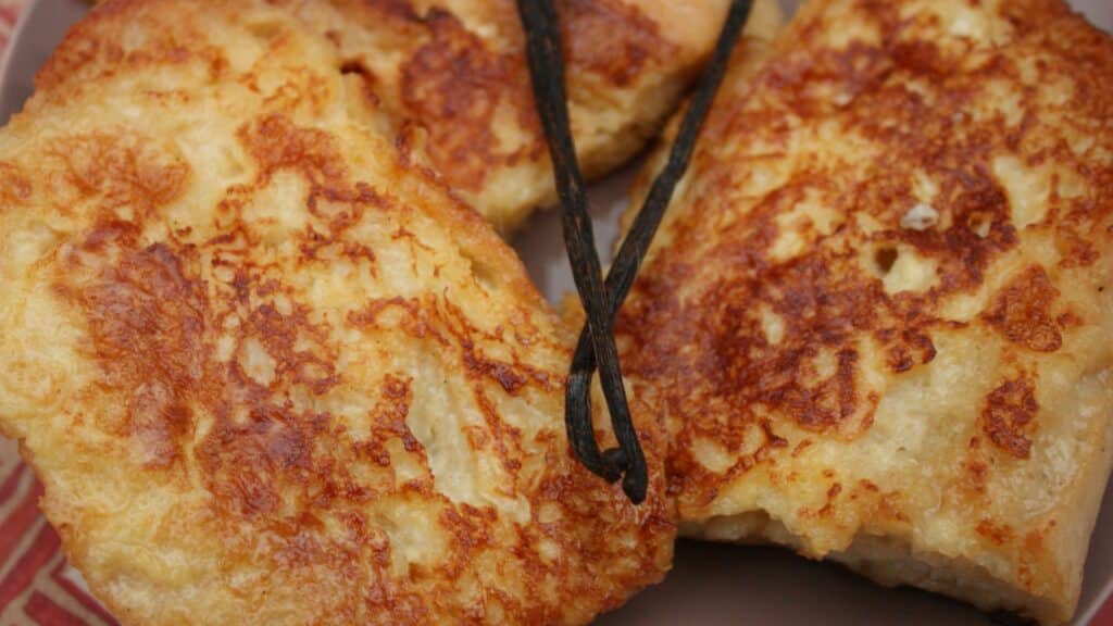 pain perdu au pain complet et fruits de saison