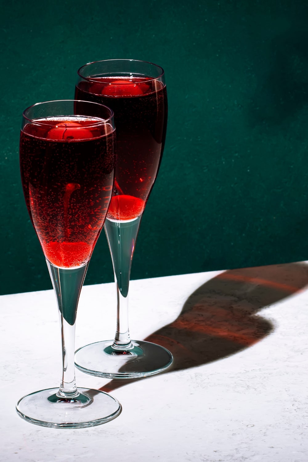 cocktail pétillant au champagne et au cassis