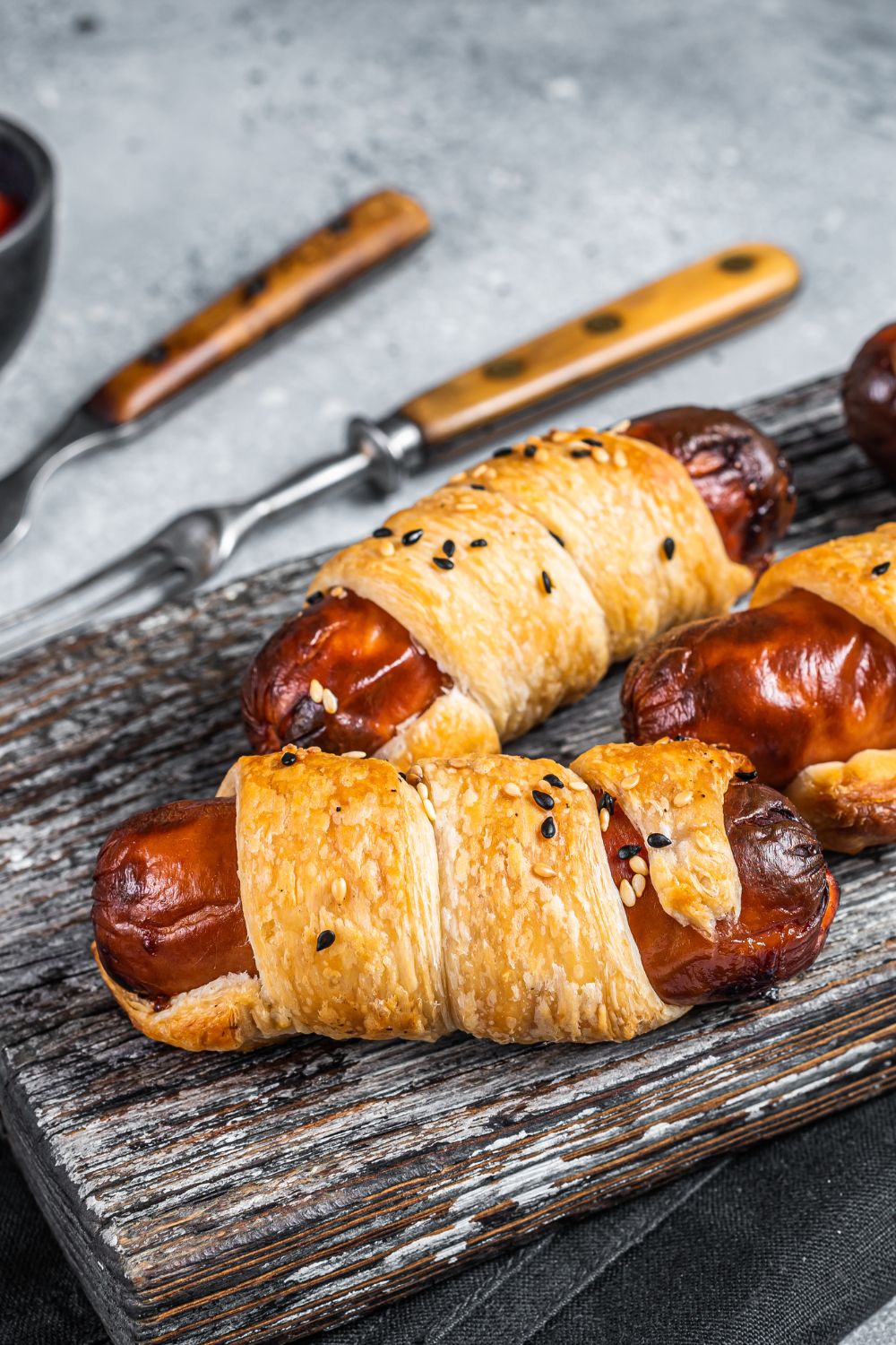 knacki et comté en croûte de sésame