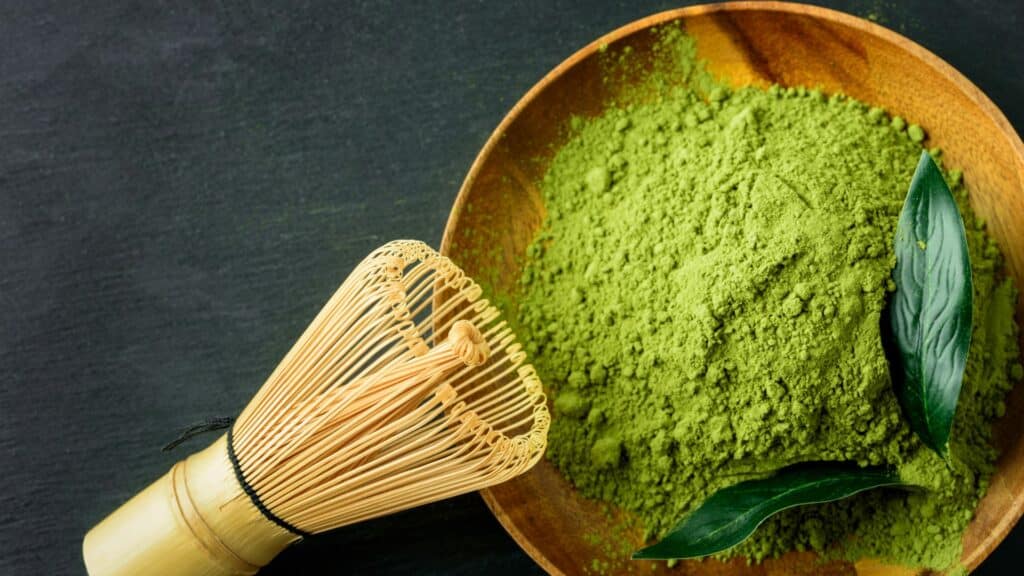 Bol de matcha et fouet en bambou