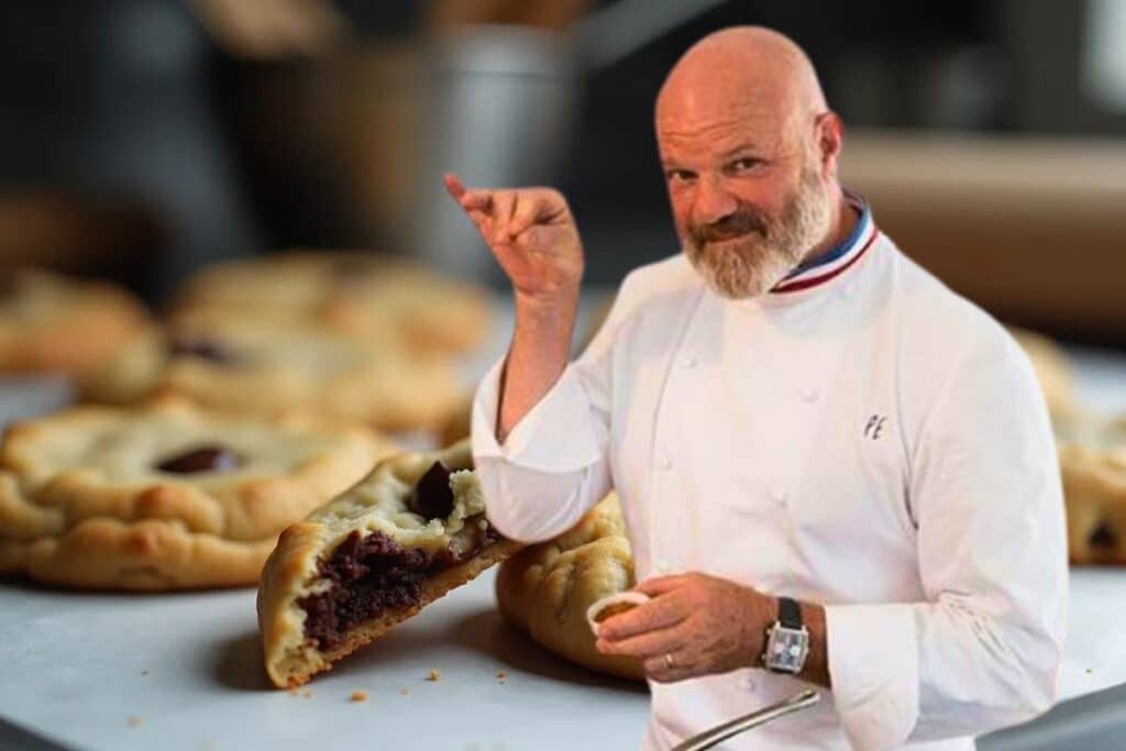 Chef ajoutant épices à une tarte.