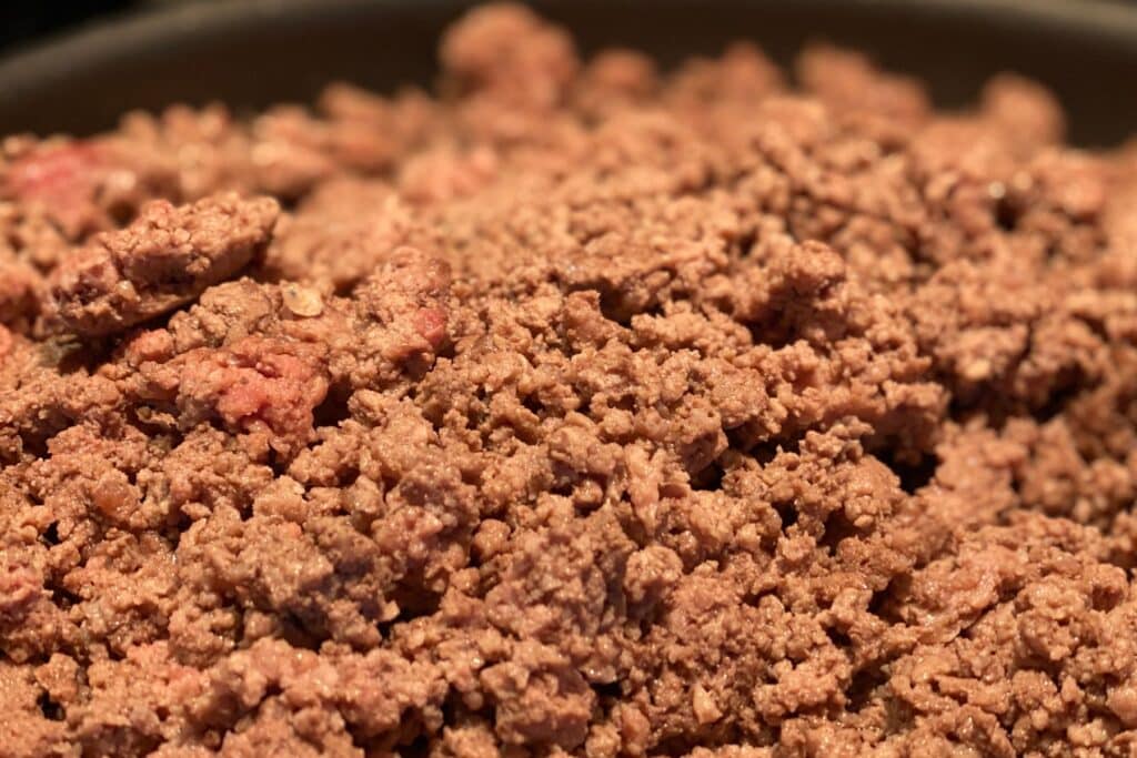 Viande hachée en gros plan cuite