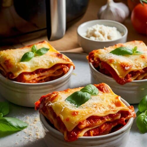 Lasagnes au four sur table avec airfryer.