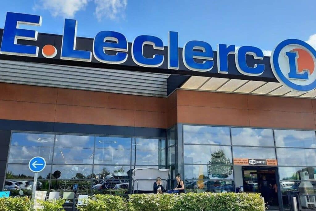 Entrée d'un supermarché E. Leclerc.