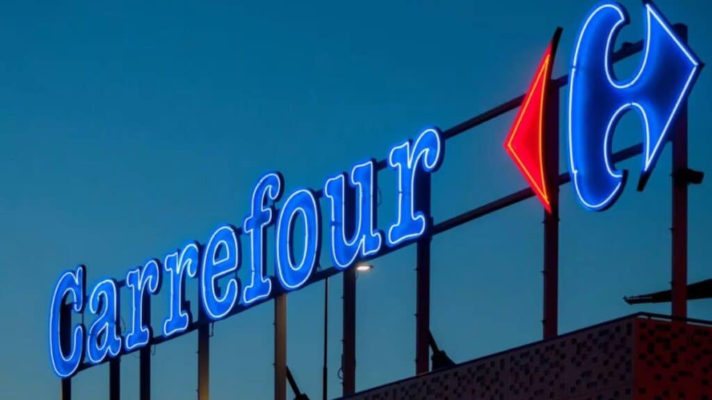 Enseigne lumineuse Carrefour nuit