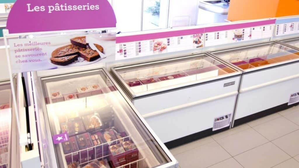Congélateurs de pâtisseries Picard en magasin.
