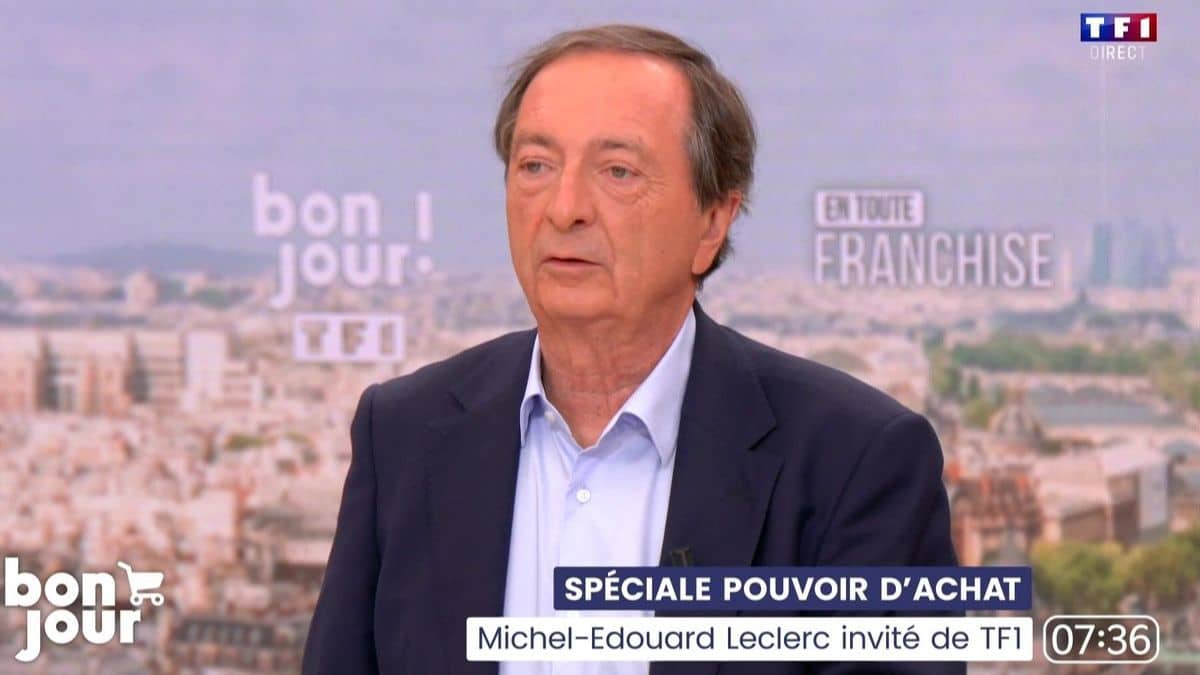 Intervenant sur le plateau de TF1 en direct.