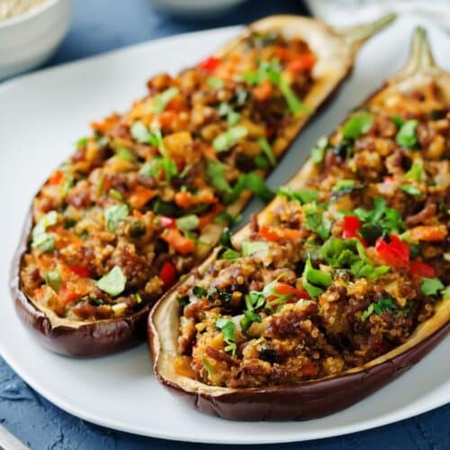 Aubergines farcies au quinoa et légumes.