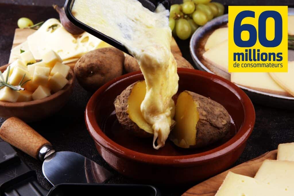 Fromage fondu sur pommes de terre avec raisins.