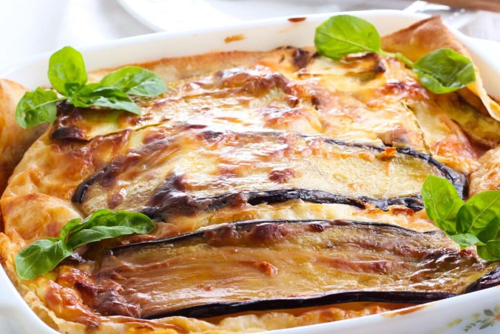 Lasagnes d'aubergines fraîches au four