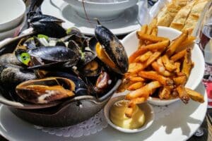 Norbert Tarayre dévoile sa technique préférée pour réussir des moules-frites parfaites à chaque fois, même sans expérience