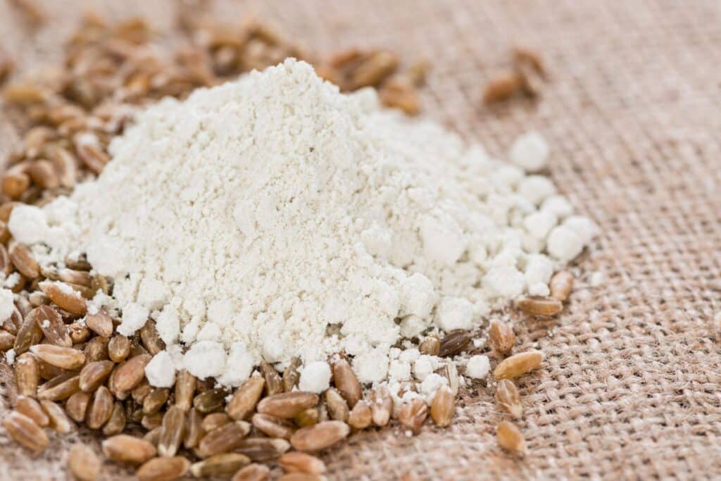 Farine sur grains de blé, toile de jute