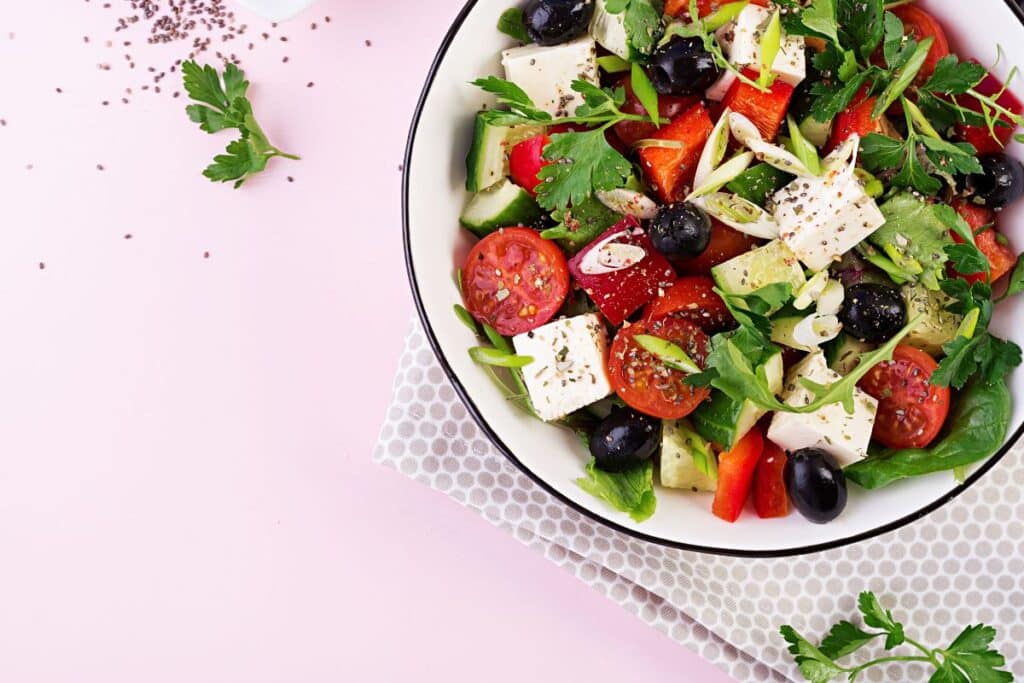 Moitié moins de sel que la feta, un goût unique : ce fromage méconnu cartonne dans les cuisines cet été