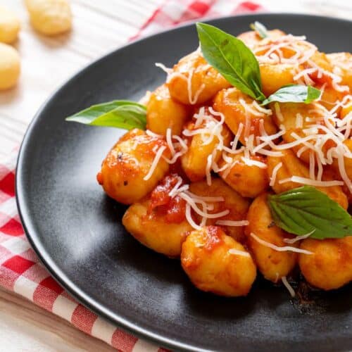 Gnocchis à la sauce tomate et basilic frais.