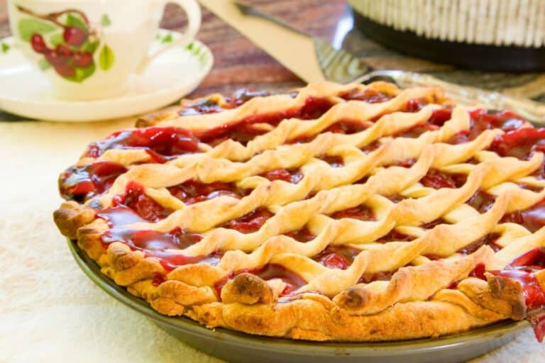 Tarte aux cerises en gros plan.