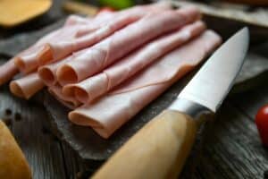 Ce jambon vendu chez Carrefour rappelé d’urgence : il peut provoquer une intoxication sévère après consommation