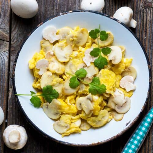 Omelette aux champignons avec coriandre