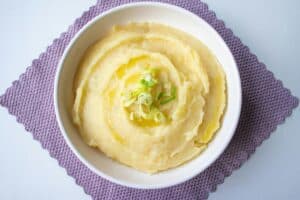 C’est la purée la plus crémeuse qu’elle ait mangée, et elle ne jure plus que par la méthode de son grand-père