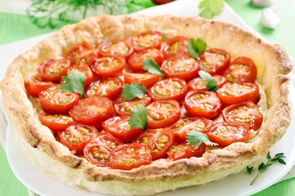 Tarte à la tomate avec coriandre