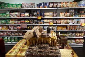 Rayons de café dans un supermarché asiatique.