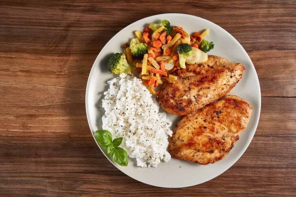 Cette technique de cuisson fait scandale chez les amateurs : un blanc de poulet fondant sans marinade ni sauce