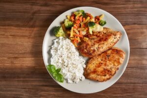 Cette technique de cuisson fait scandale chez les amateurs : un blanc de poulet fondant sans marinade ni sauce
