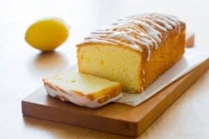 Ce cake sans sucre ni beurre est un succès fou, l’ingrédient secret est probablement dans votre frigo