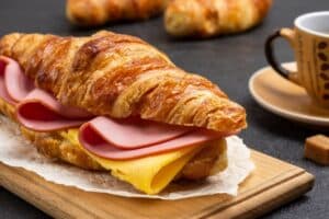 Rappel massif chez Intermarché : ces croissants fourrés au jambon présentent un danger que beaucoup ignorent