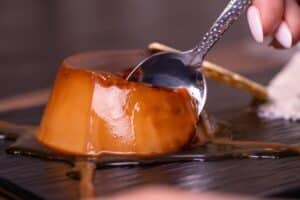 En 5 minutes chrono, ce flan allégé bluffe même les pâtissiers : une recette simplissime à tester d’urgence