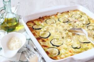 Gratin de légumes avec fromage et huile d'olive.