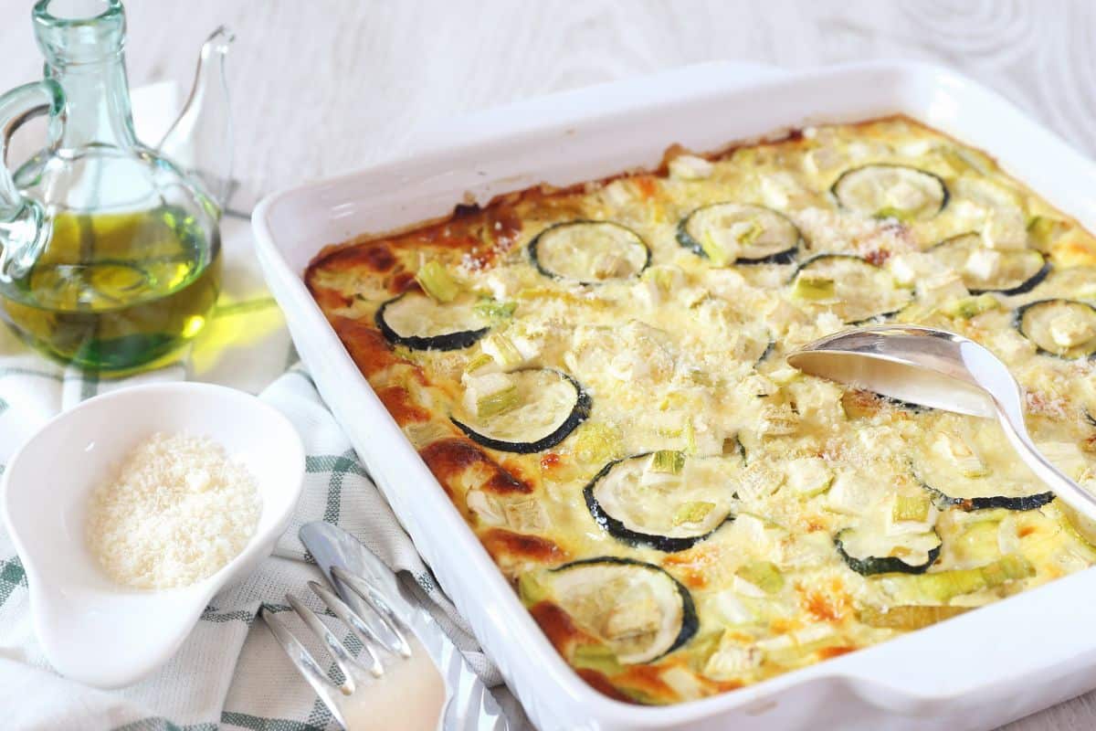 Gratin de légumes avec fromage et huile d'olive.