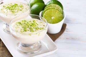 Ces mousses au citron bluffantes se préparent avec seulement 3 ingrédients : le dessert ultra léger qui cartonne cet été
