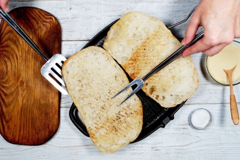 Sandwichs maison : ce pain express à 2 ingrédients fait l’unanimité, vous ne voudrez plus jamais en acheter