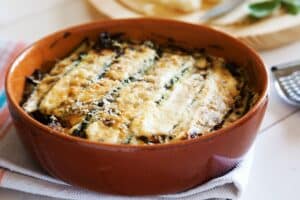 Gratin de courgettes au fromage doré.