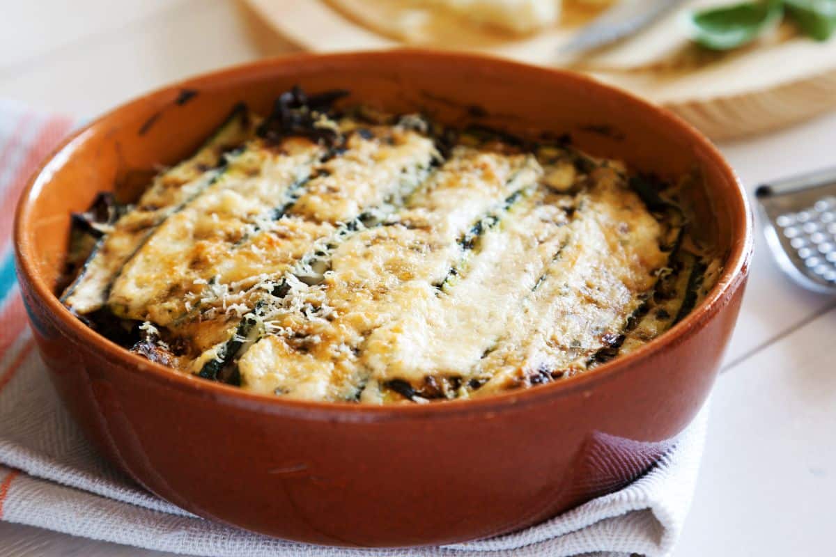 Gratin de courgettes au fromage doré.