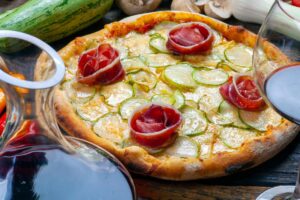 Tout le monde parle de cette pizza aux courgettes sans pâte : prête en 10 minutes, parfaite pour les soirs d’été