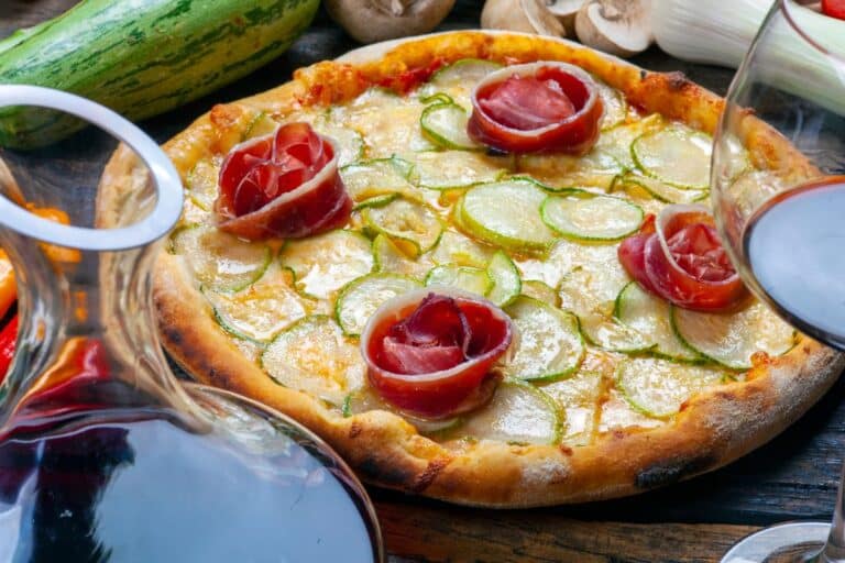 Tout le monde parle de cette pizza aux courgettes sans pâte : prête en 10 minutes, parfaite pour les soirs d’été