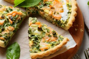Rappel alimentaire : des moisissures détectées dans cette quiche au saumon très populaire, les autorités lancent l’alerte