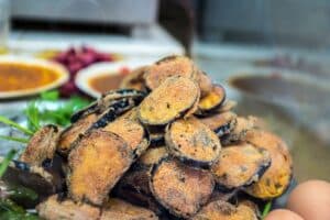 Aubergines en beignets : cette recette rapide avec un ingrédient inattendu surprend tout le monde à la première bouchée