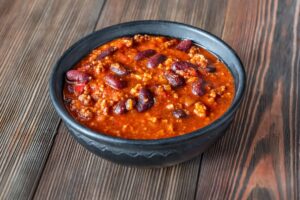 Cette recette de chili con carne du soir séduit même ceux qui n’aiment pas cuisiner, et le résultat est délicieux