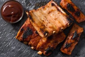 Barbecue : cette sauce au beurre cow-boy rend n’importe quelle viande irrésistible, les chefs américains en raffolent
