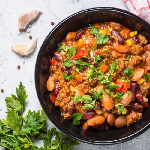 Bol de chili con carne appétissant
