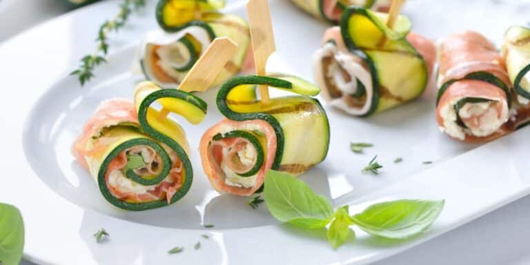 Mini-roulés à la courgette : la recette apéritive prête en 5 minutes qui met tout le monde d’accord.