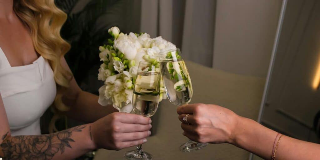 Un apéro réussi avec des flûtes à champagne personnalisées : l’art de surprendre ses invités